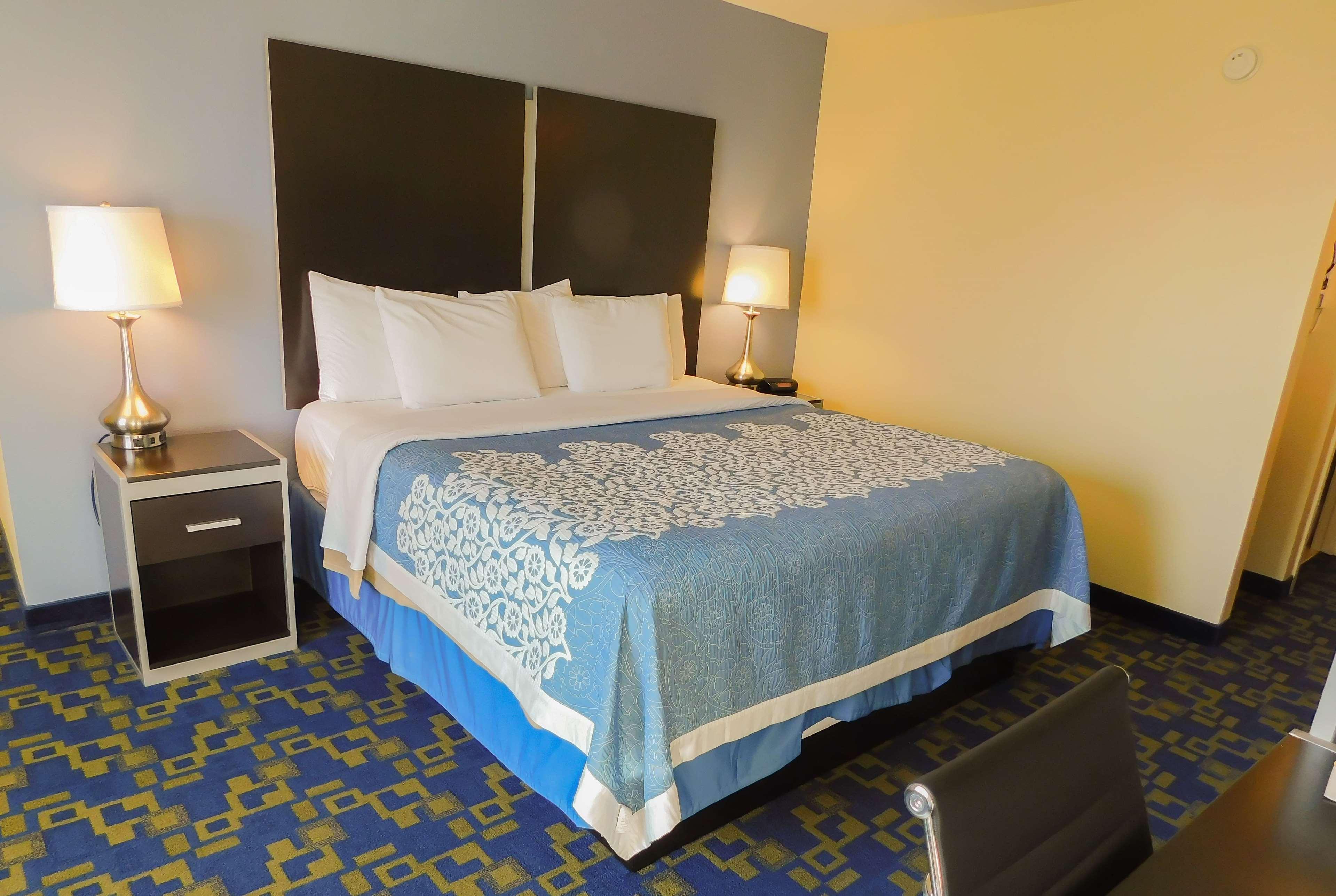 Days Inn & Suites By Wyndham Pocahontas מראה חיצוני תמונה