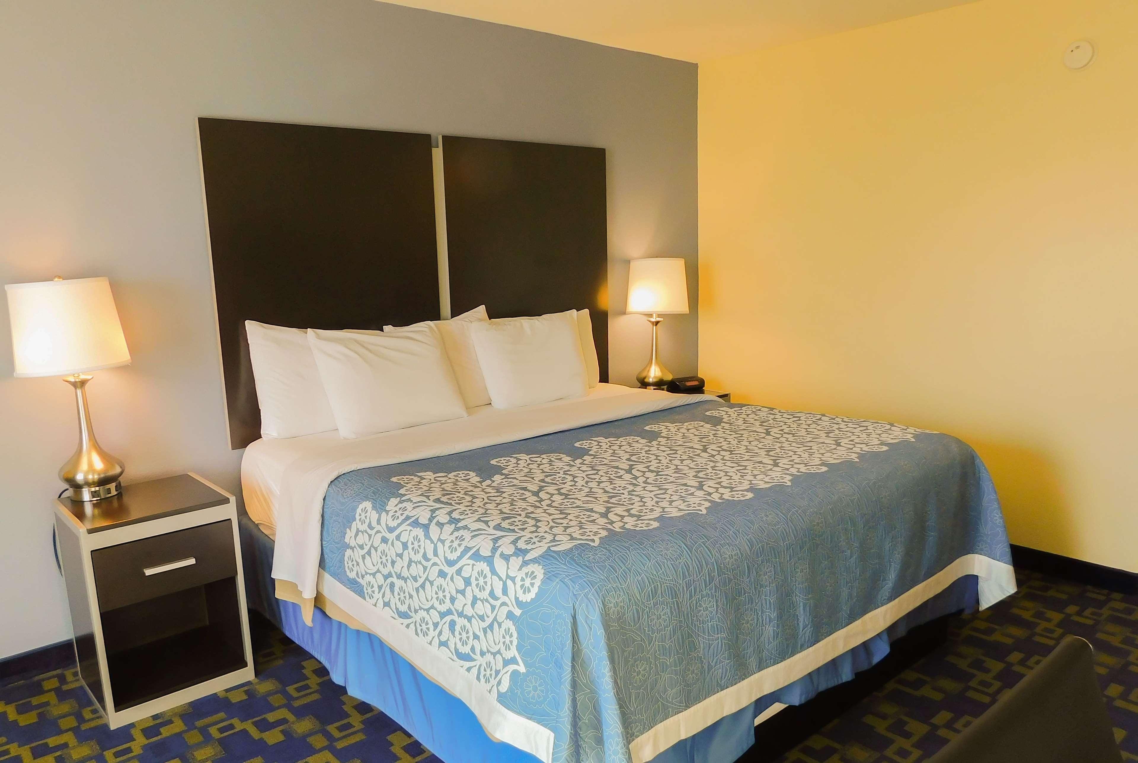 Days Inn & Suites By Wyndham Pocahontas מראה חיצוני תמונה