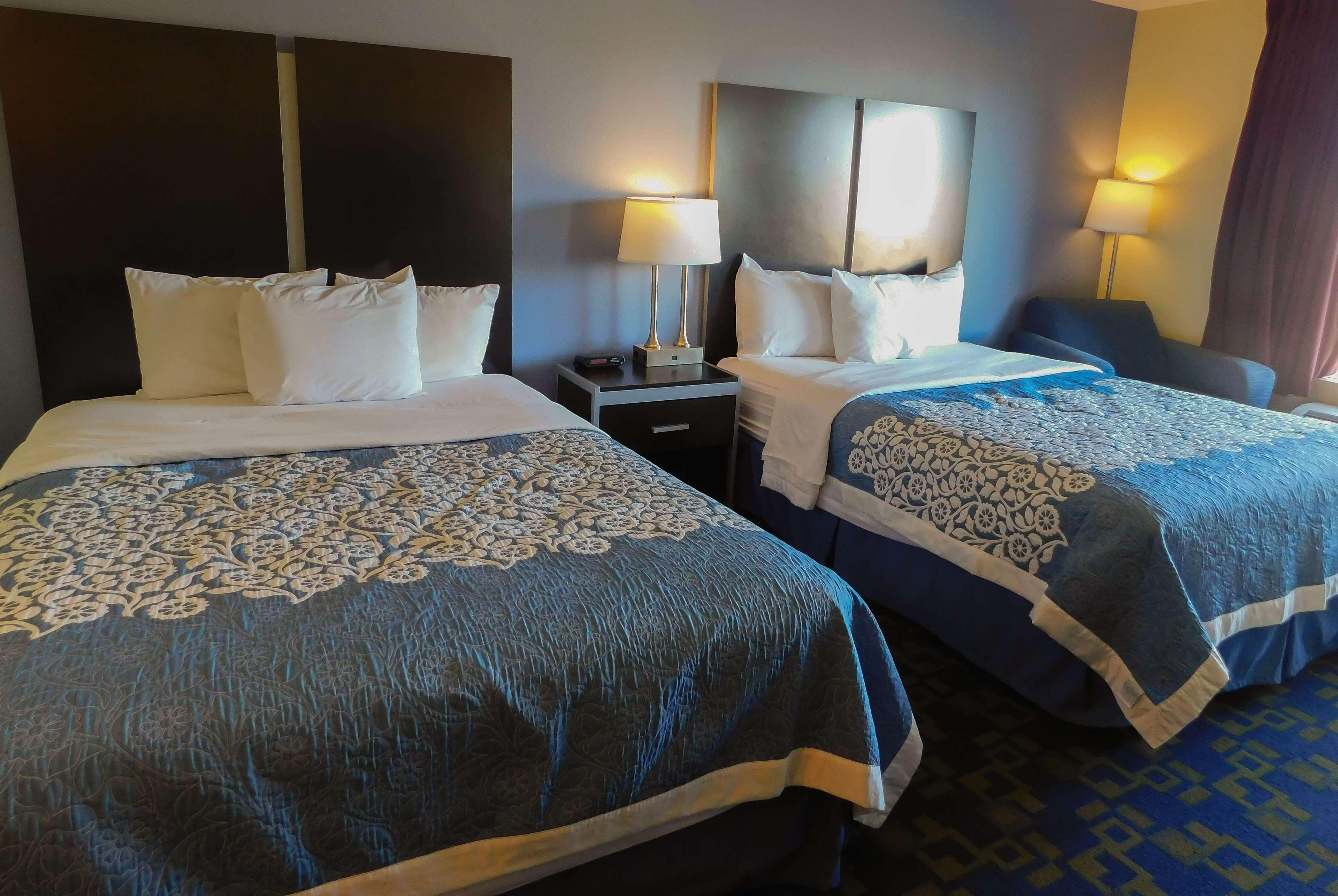 Days Inn & Suites By Wyndham Pocahontas מראה חיצוני תמונה