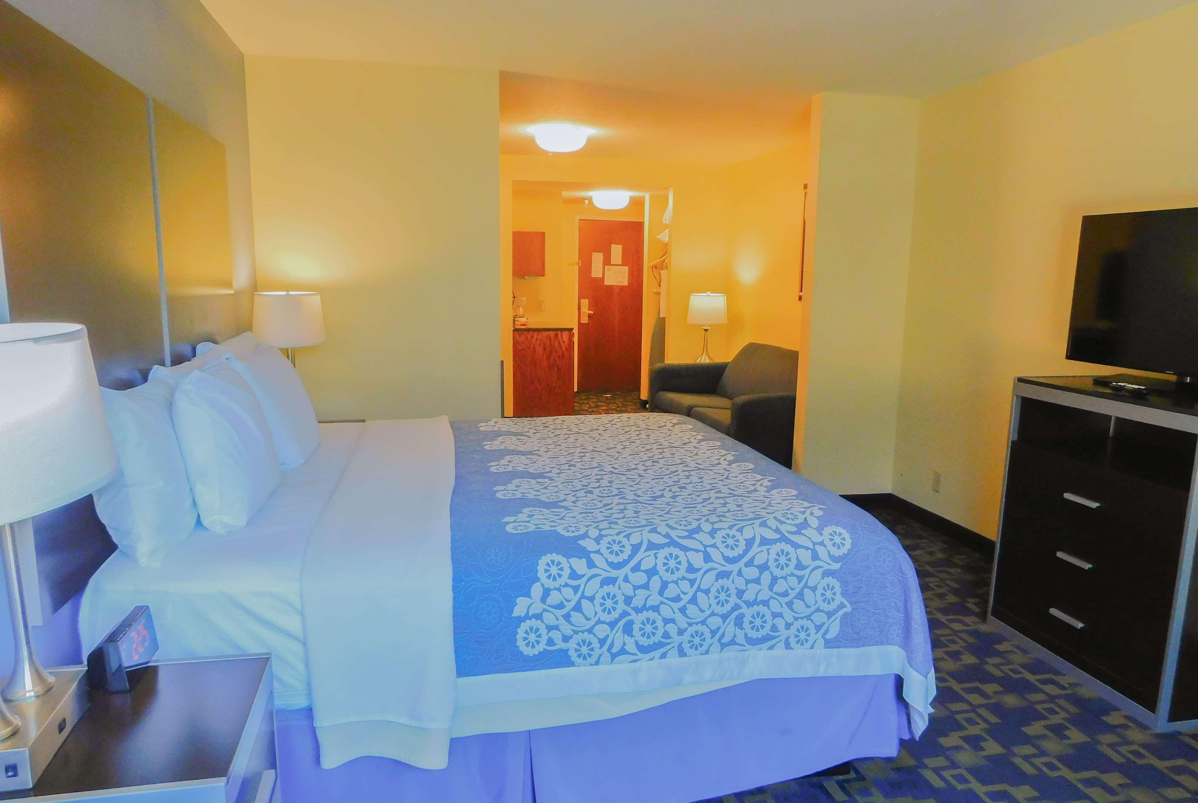 Days Inn & Suites By Wyndham Pocahontas מראה חיצוני תמונה