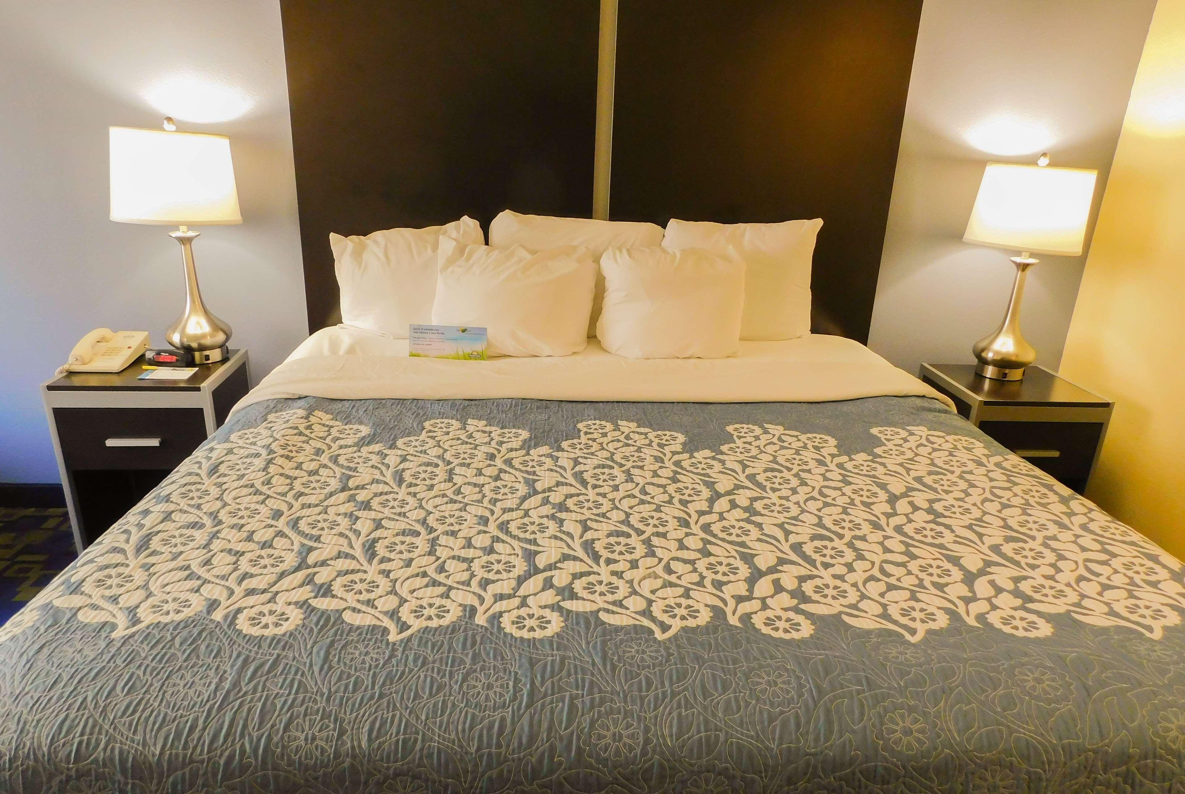 Days Inn & Suites By Wyndham Pocahontas מראה חיצוני תמונה