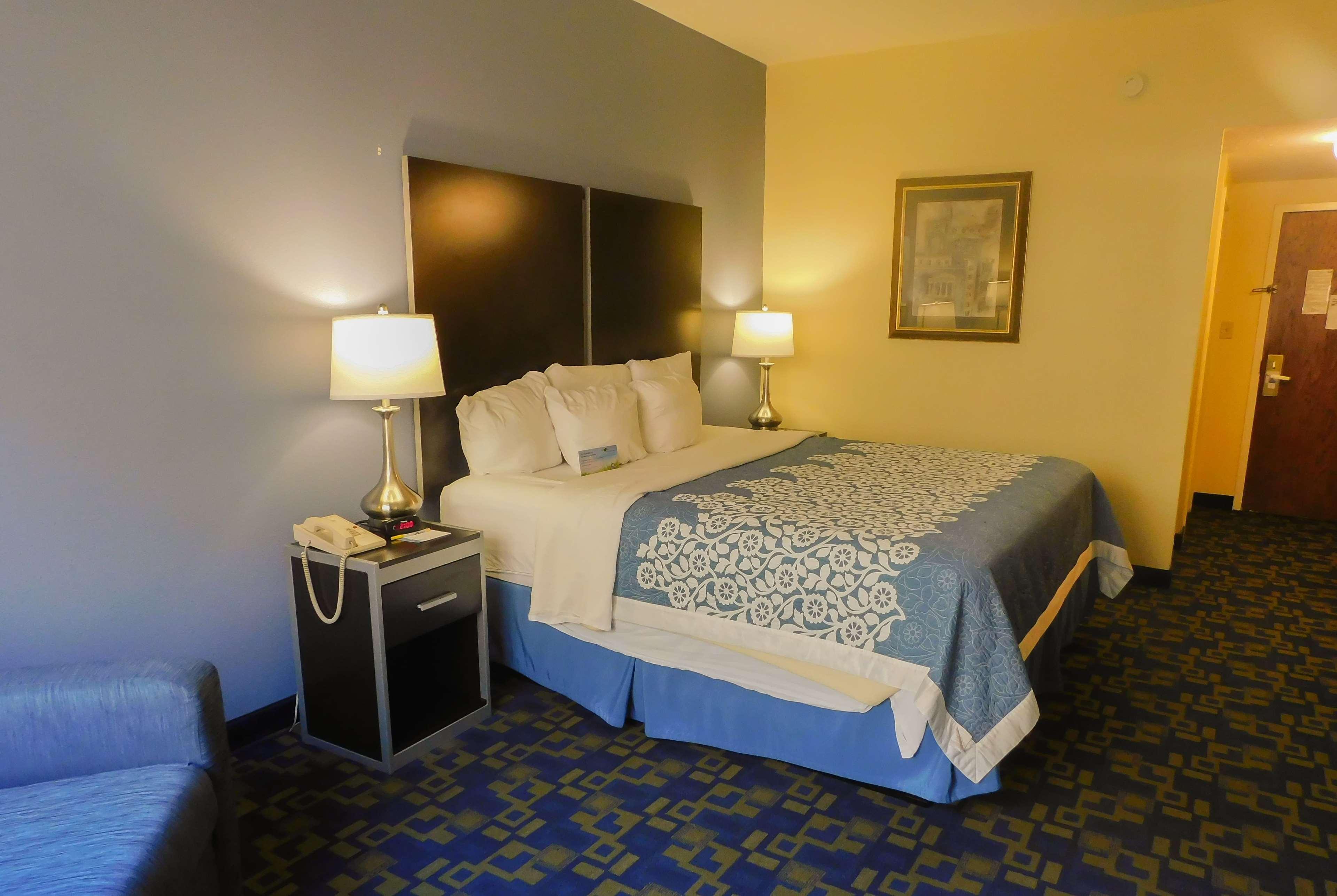 Days Inn & Suites By Wyndham Pocahontas מראה חיצוני תמונה