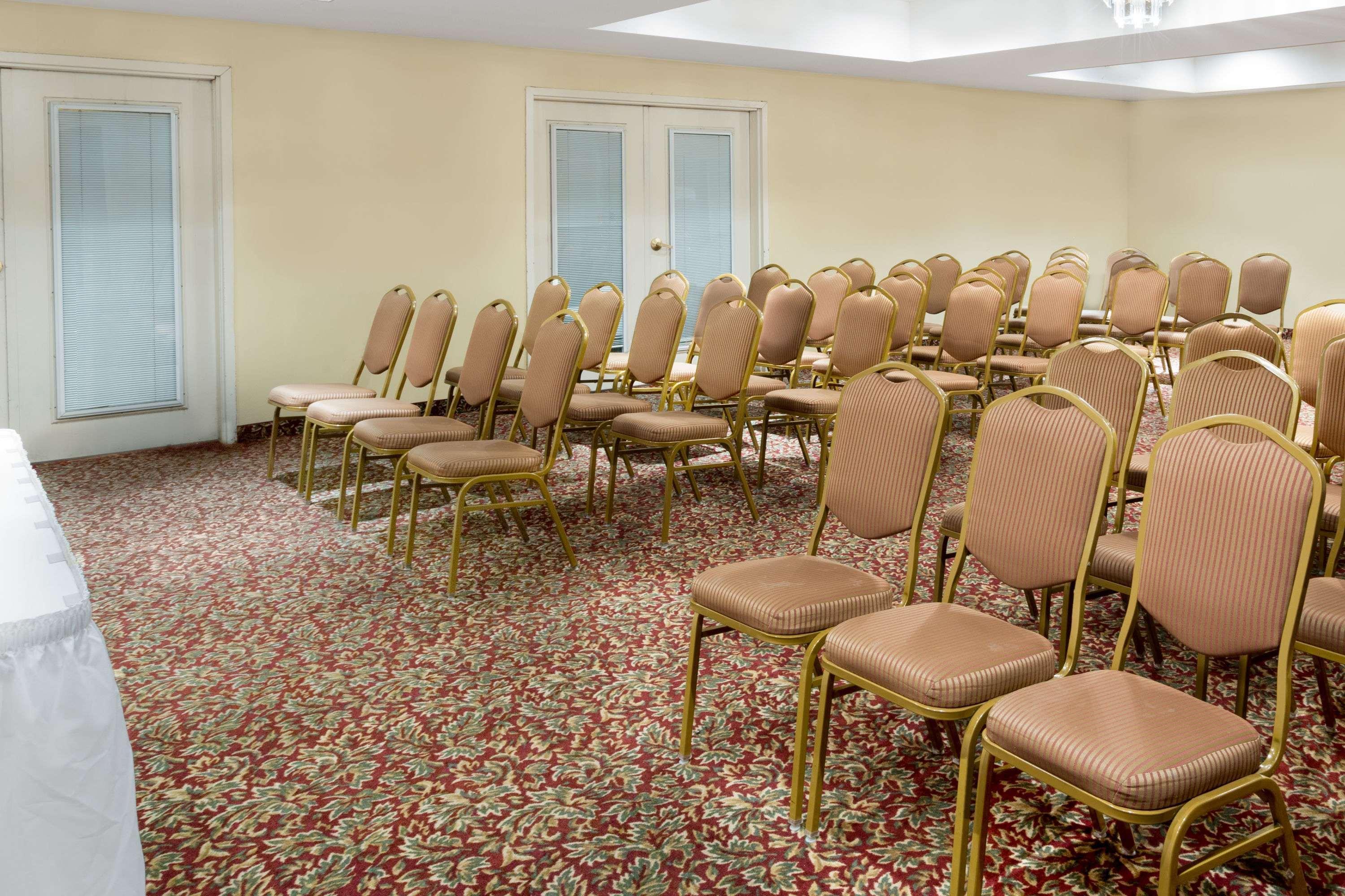 Days Inn & Suites By Wyndham Pocahontas מראה חיצוני תמונה