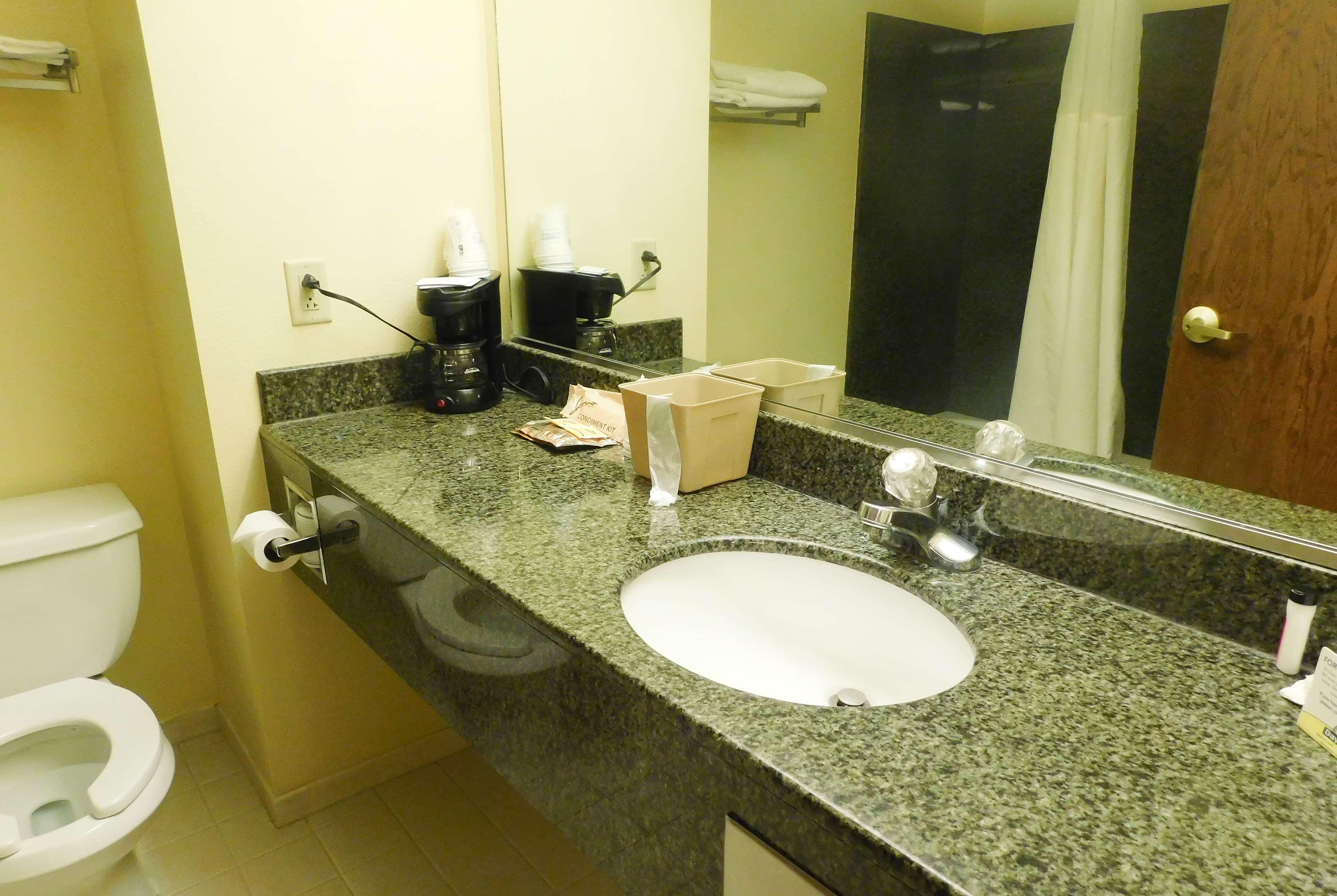 Days Inn & Suites By Wyndham Pocahontas מראה חיצוני תמונה
