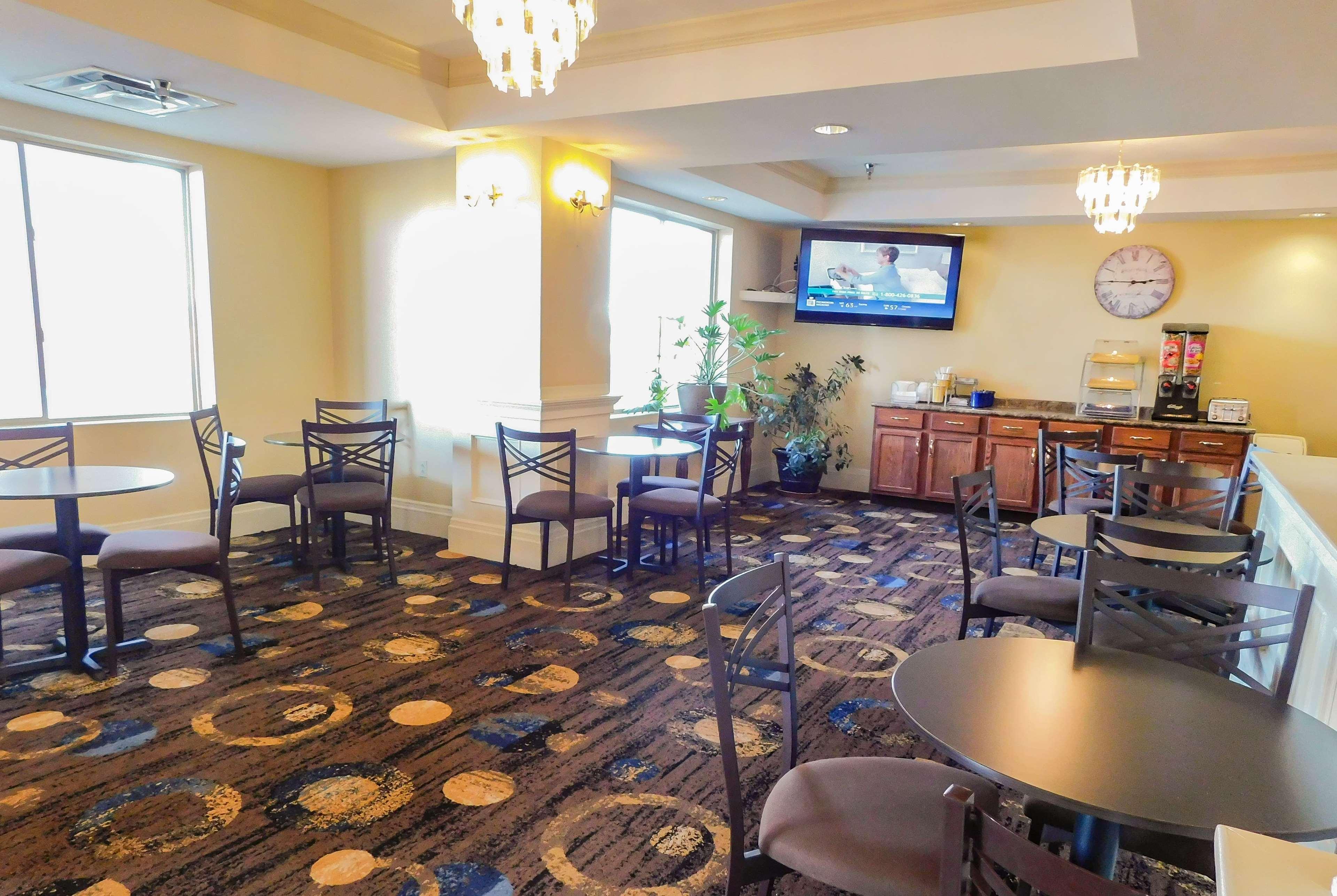 Days Inn & Suites By Wyndham Pocahontas מראה חיצוני תמונה