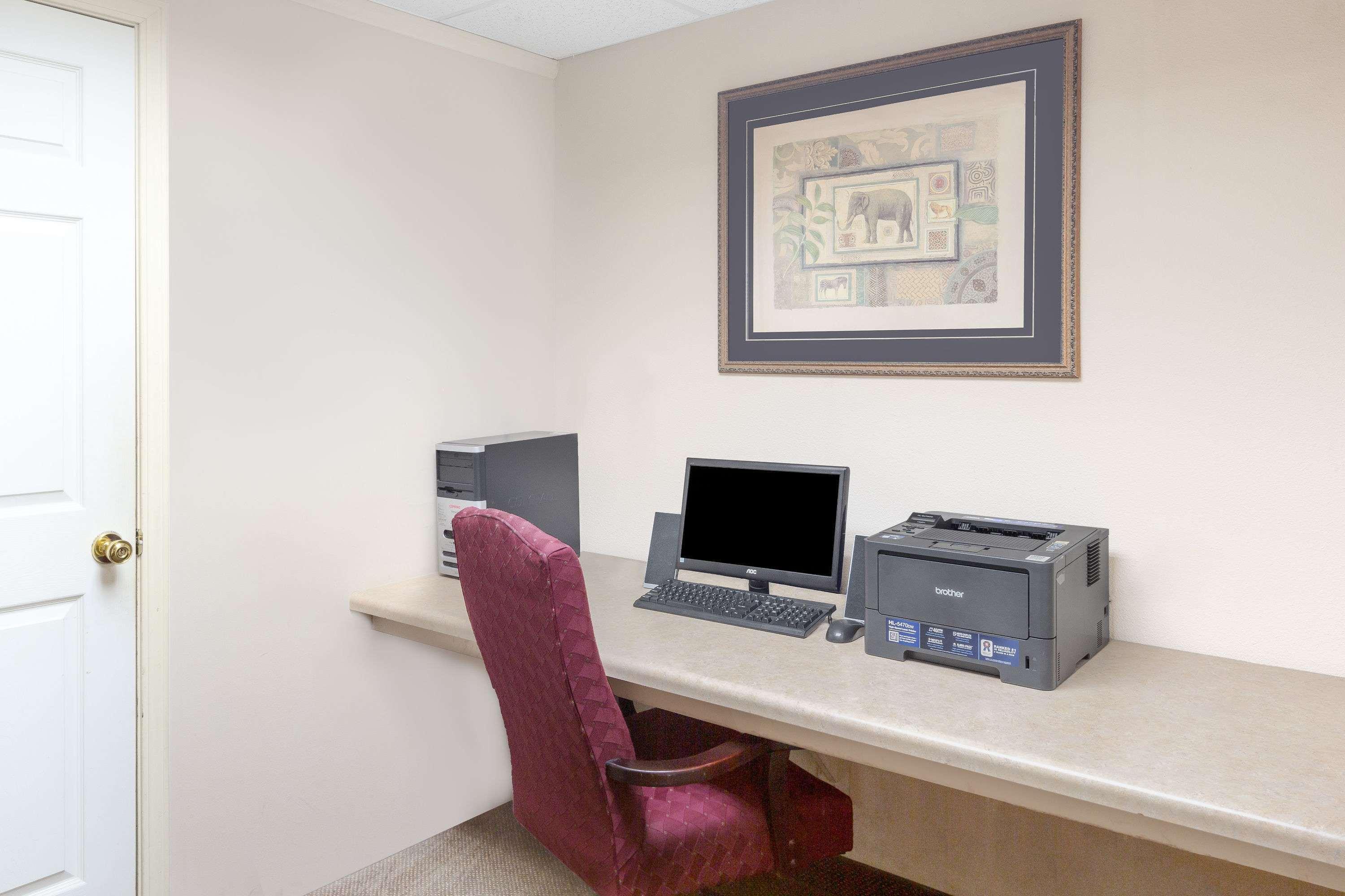 Days Inn & Suites By Wyndham Pocahontas מראה חיצוני תמונה