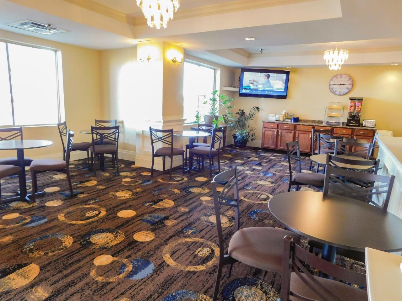 Days Inn & Suites By Wyndham Pocahontas מראה חיצוני תמונה