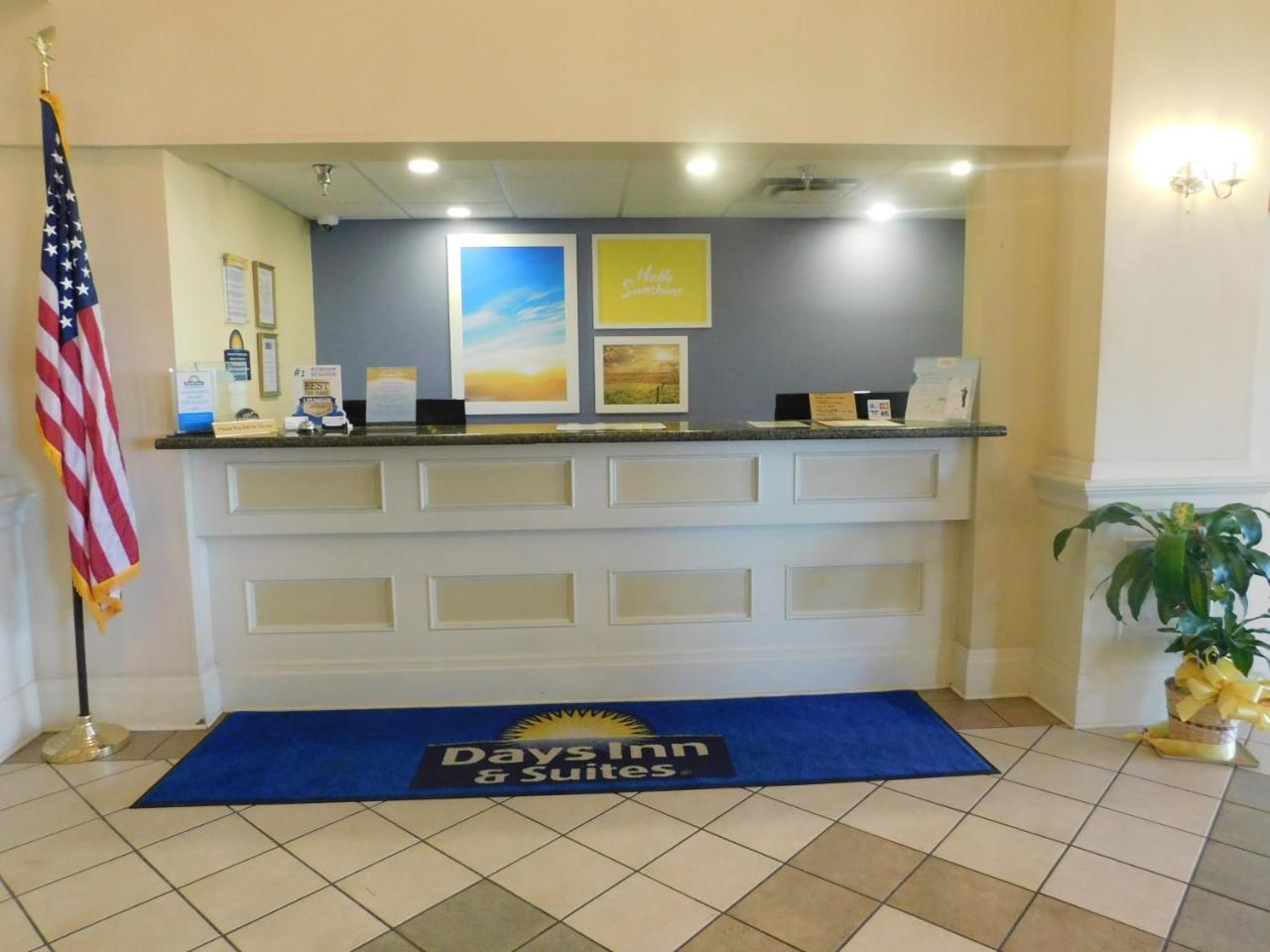 Days Inn & Suites By Wyndham Pocahontas מראה חיצוני תמונה