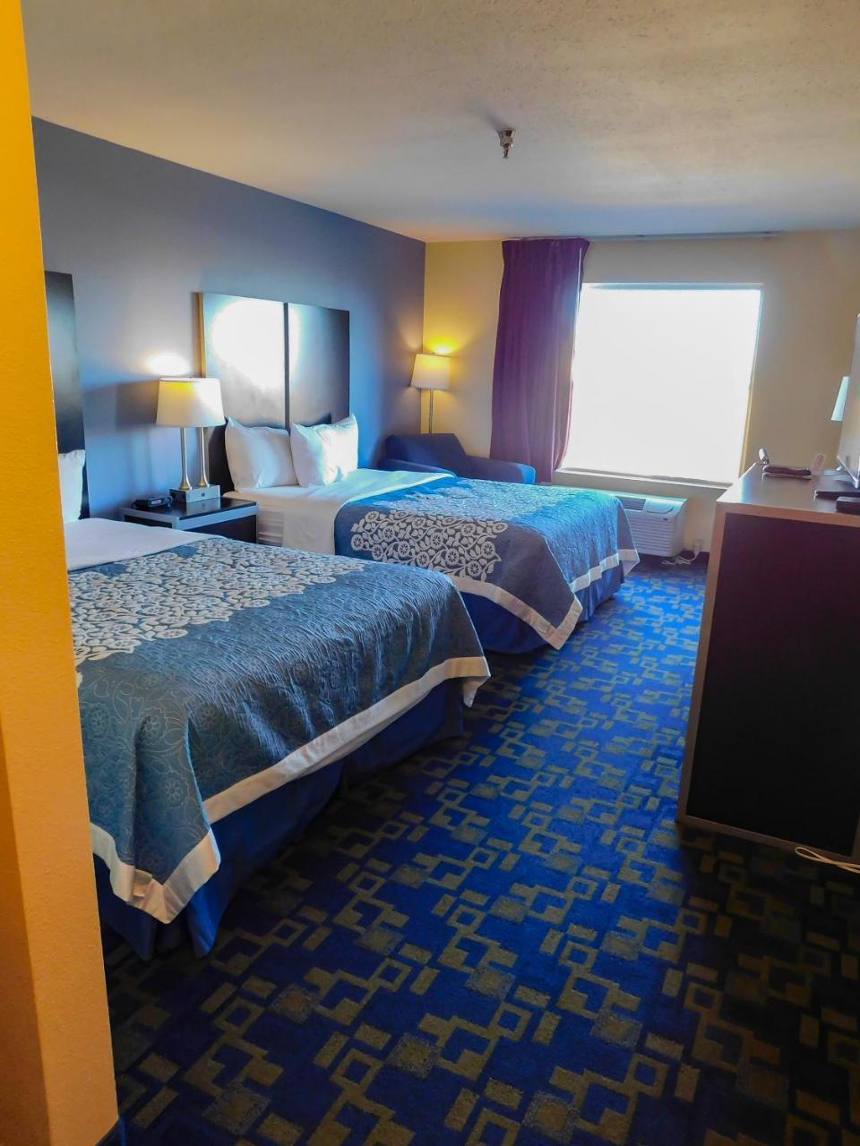 Days Inn & Suites By Wyndham Pocahontas מראה חיצוני תמונה