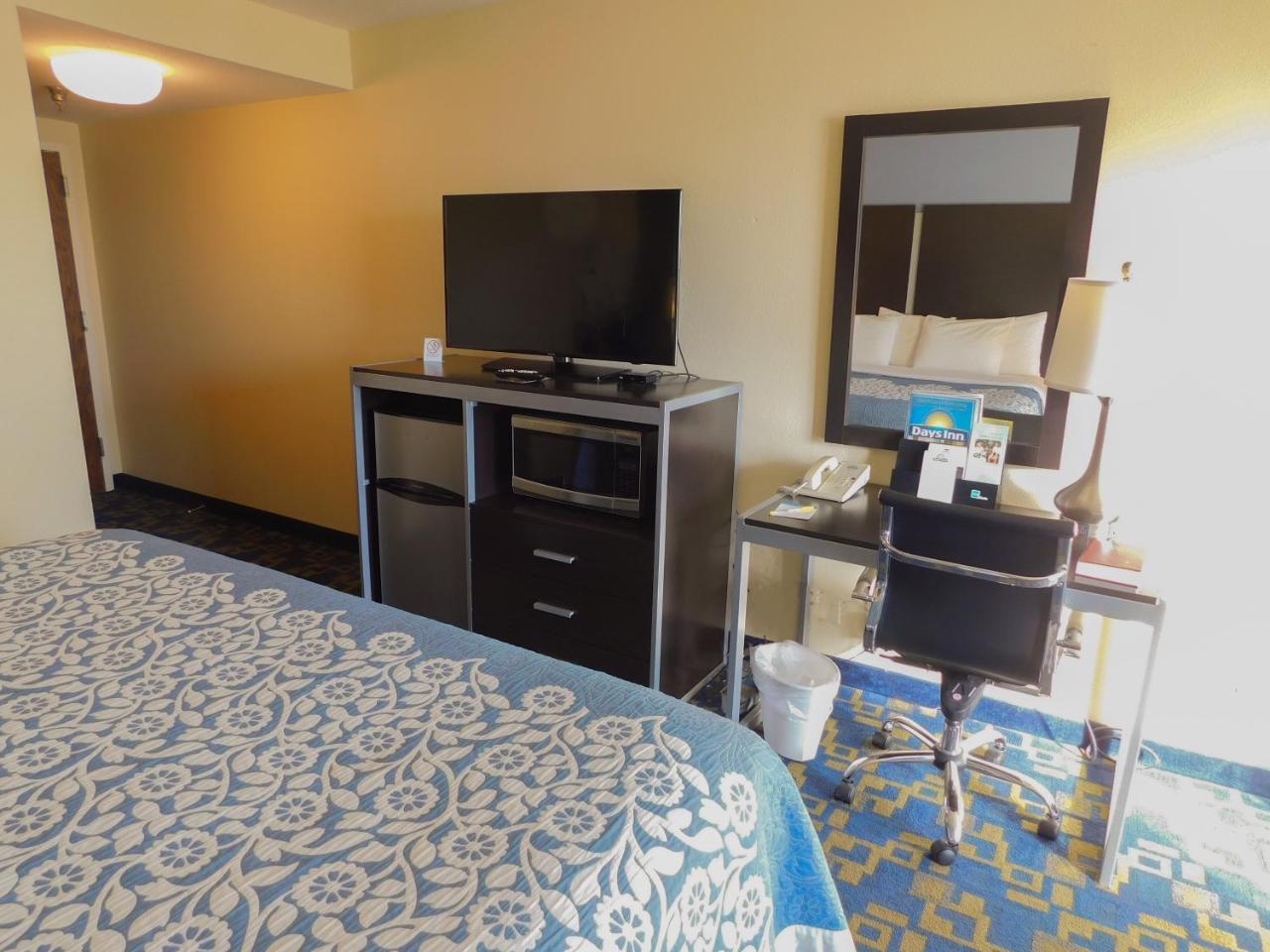Days Inn & Suites By Wyndham Pocahontas מראה חיצוני תמונה
